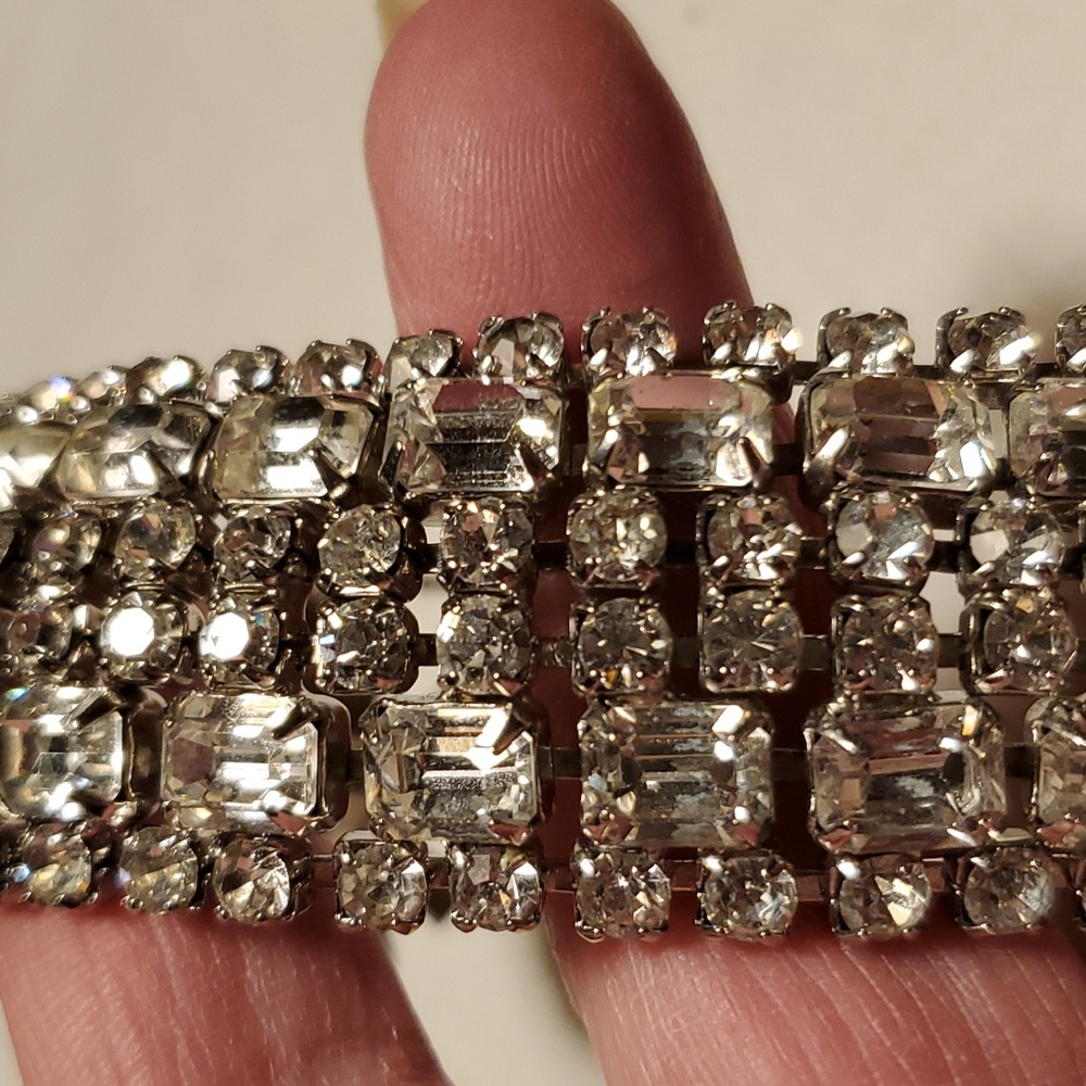 💥SOLD💥Weiss Rhinstone Bracelet - Picture 3 of 8